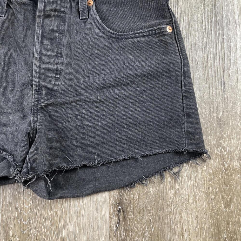 Leviās 501 Cutoff Jean Shorts Black Button Fly Women's W27 ( 30 X 3ā Inseam ) - Picture 4 of 16
